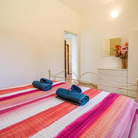Beautiful In With Kitchen Holiday home